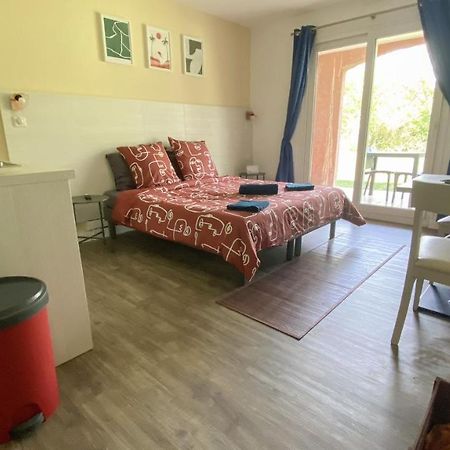 Joli Studio Camargue Lou Rouge Арл Екстериор снимка