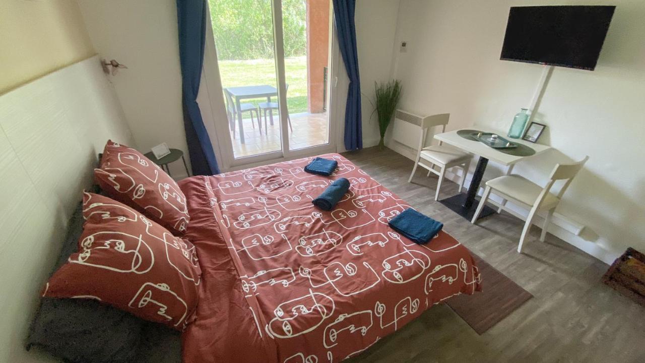 Joli Studio Camargue Lou Rouge Арл Екстериор снимка